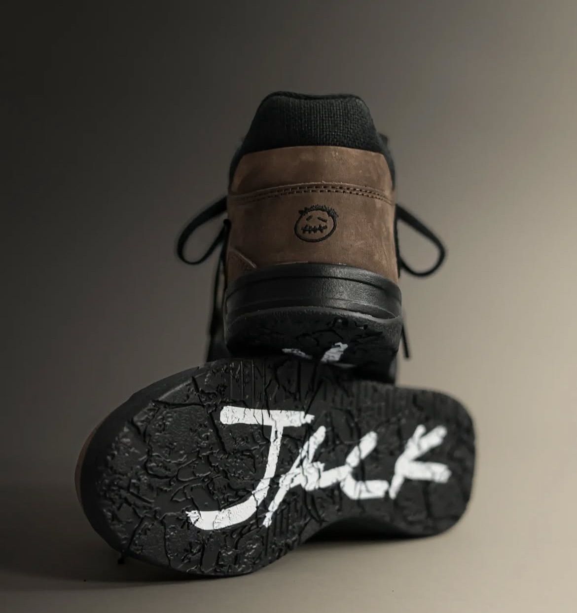 TRAVIS SCOTT x JORDAN JUMPMAN JACK DARK MOCHA