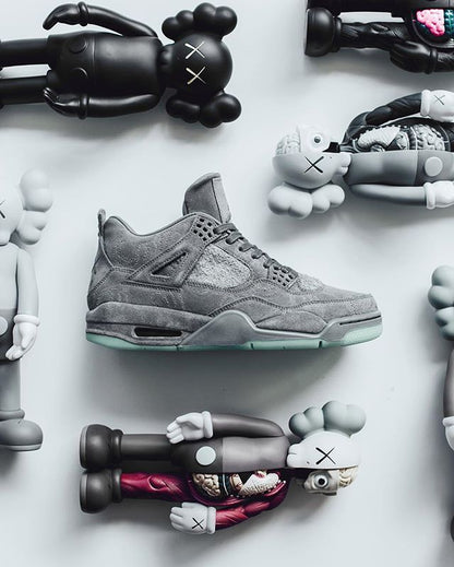 AIR JORDAN RETRO 4 x KAWS